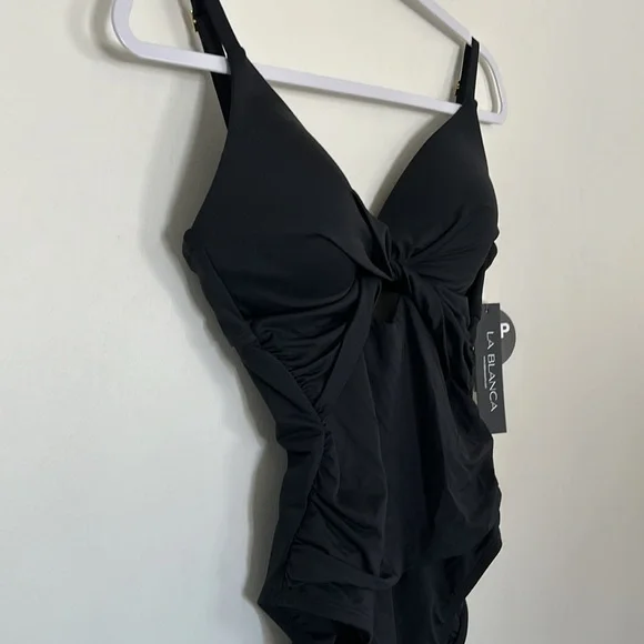 NWT La Blanca Island Goddess Twist Keyhole One Piece One Pieces